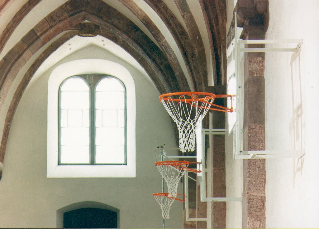 Die ehemalige Abteikirche St. Maximin im Bistum Trier kann auch zur Basketballhalle umgebaut werden.