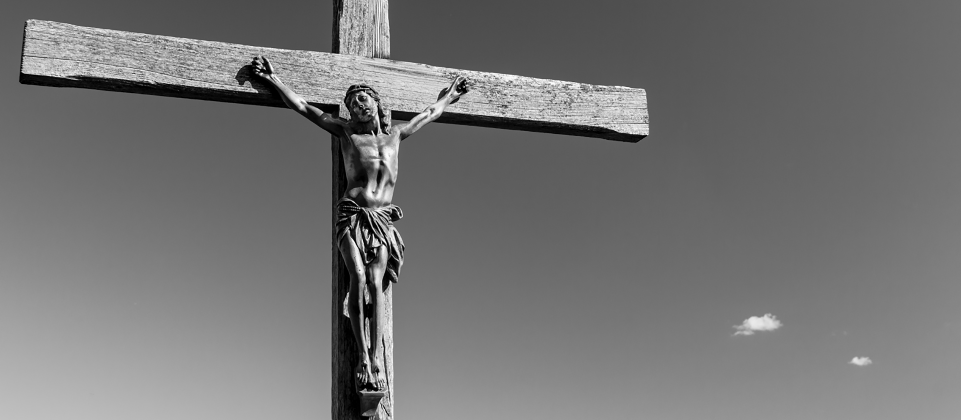 Das Gipfelkreuz auf dem Anklspitz (1.122 m) im Mangfallgebirge, Bayern.
