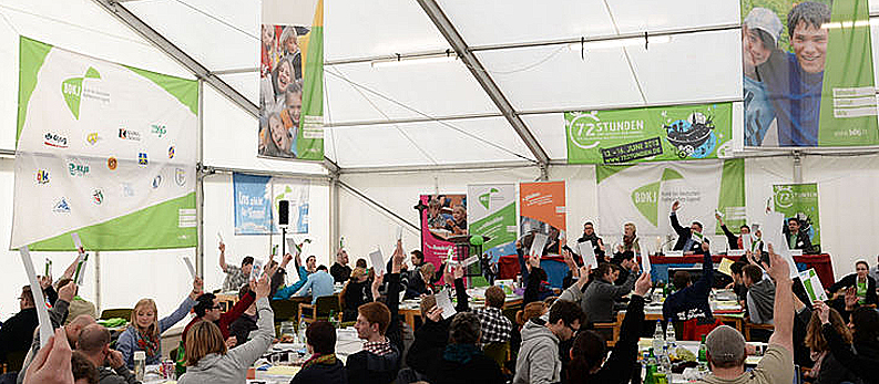 Abstimmung bei der BDKJ-Hauptversammlung 2013 in Hardehausen.