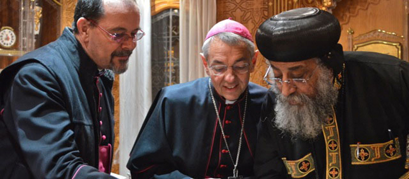 Erzbischof Dr. Ludwig Schick und Papst Tawardos II. mit Msgr. Joachim Schroedel