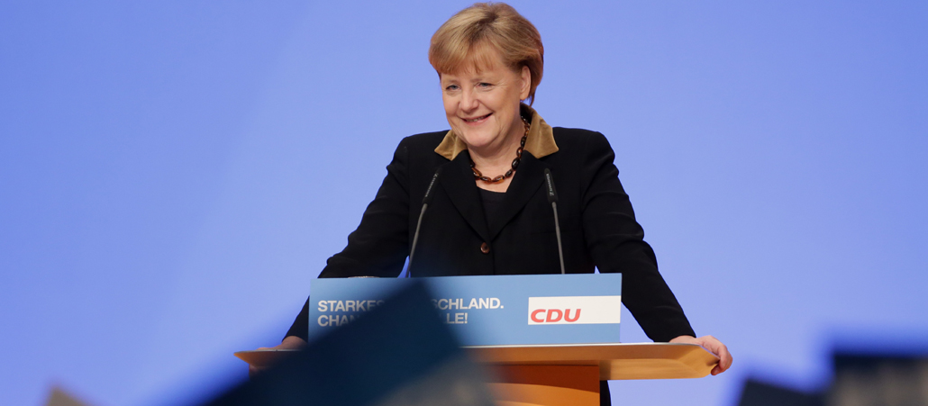 Angela Merkel am Rednerpult beim CDU-Bundesparteitag am 4.12.2012 in Hannover.