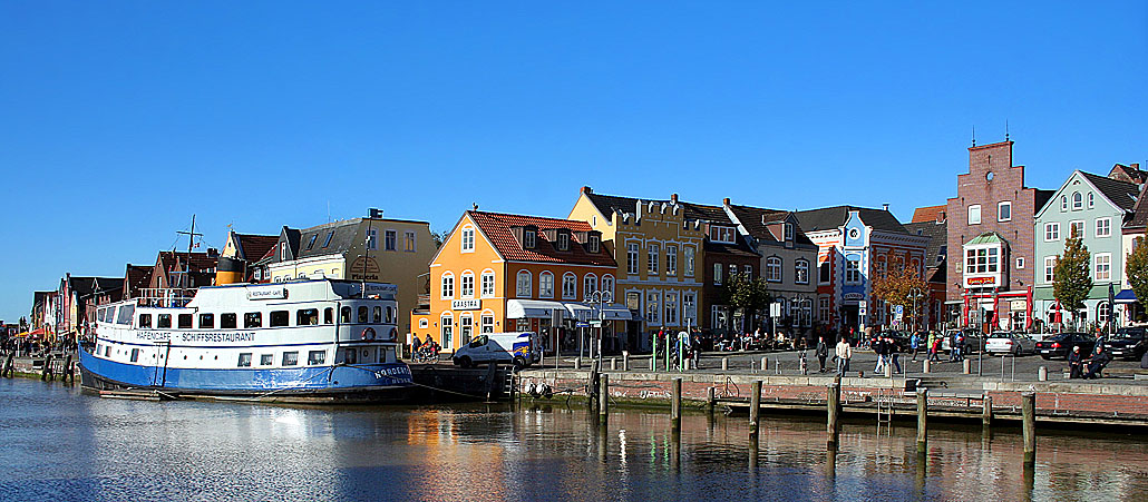 Husum ist die Heimatstadt von Theodor Storm.