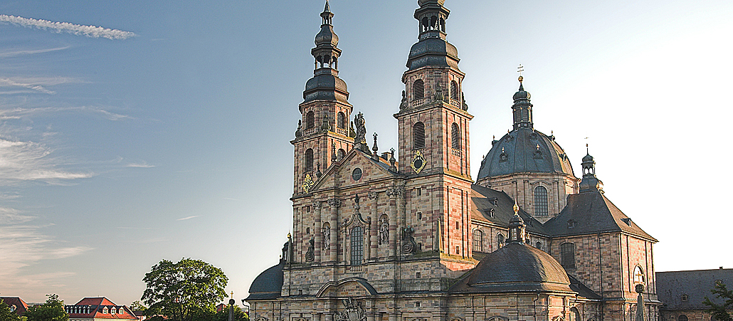 Der Fuldaer Dom im Sonnenlicht.