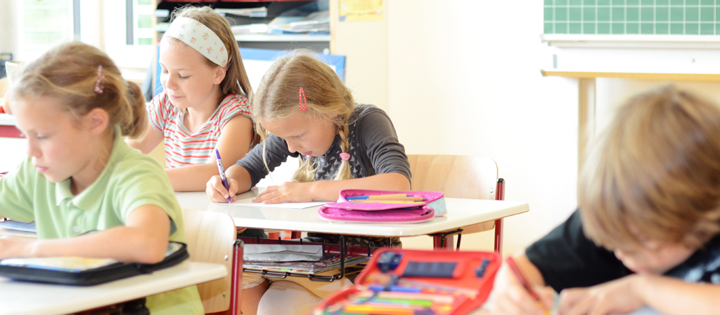 Schulkinder im Unterricht