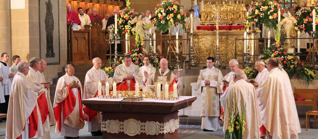 Erzbischof Hans-Josef Becker feierte das Pontifikalamt am Libori-Sonntag in Konzelebaration mit zahlreichen Bischöfen aus der Weltkirche.