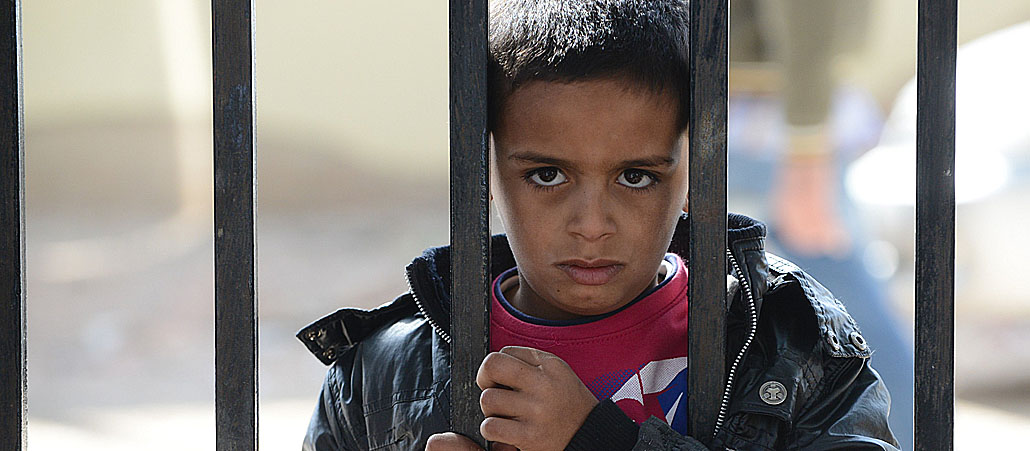 Ein kleiner Junge in einem Flüchtlingslager.