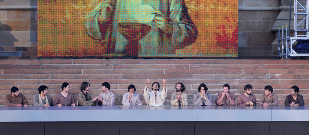 Das Letzte Abendmahl von Jesus und seinen Jüngern nachgespielt beim Weltjugendtag 2008 in Sydney.