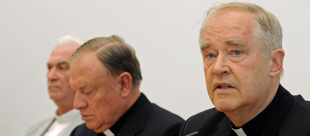 Der deutsche Kardinal Paul Josef Cordes (rechts im Bild) leitete von 1995 bis 2010 den Päpstlichen Rat "Cor Unum", der auch vatikanisches Entwicklungsministerium genannt wird.