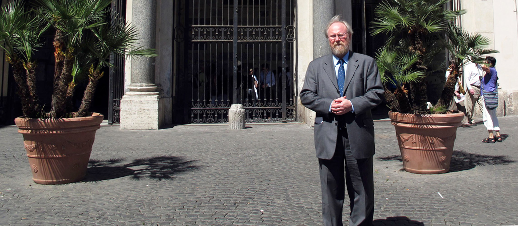 Wolfgang Thierse vor der Basilika Santa Maria in Trastevere in Rom.