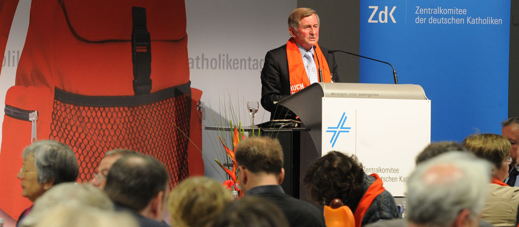 ZDK-Präsident Alois Glück spricht auf der Vollversammlung des ZDK am 15. bis 16. Mai 2012 in Mannheim.