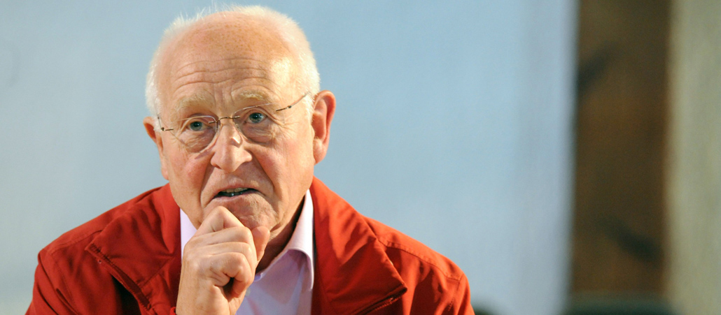 Der Jesuit Friedhelm Hengsbach wendet sich gegen Beschleunigung.