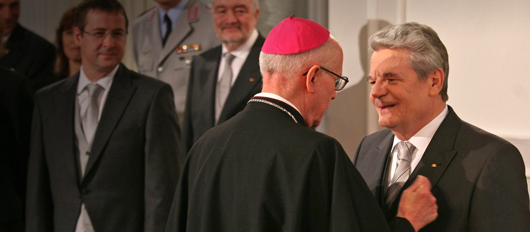 Bundespräsident Joachim Gauck empfängt den Apostolischen Nuntius, Erzbischof Jean-Claude Perisset im Schloss Bellevue.
