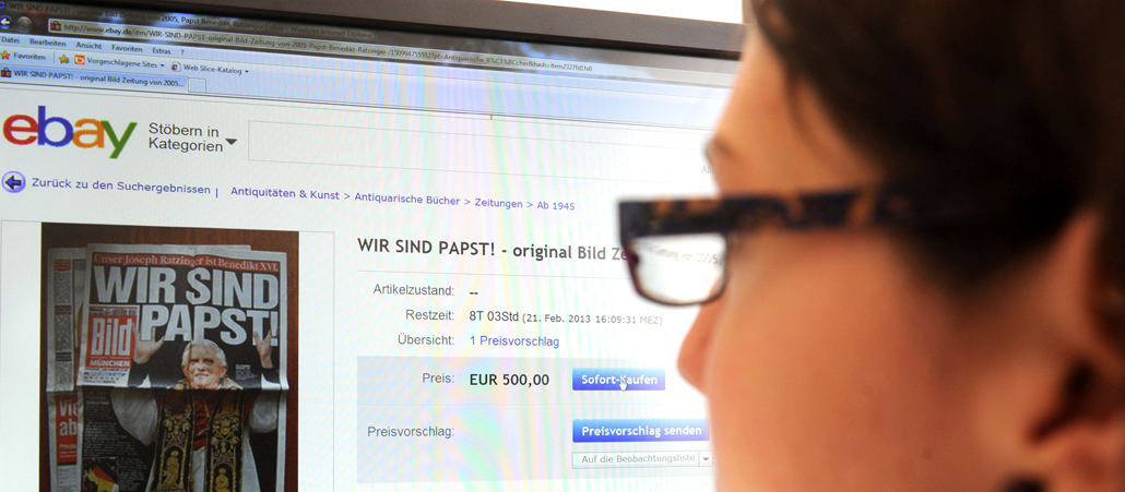 Papst-Souvenirs finden im Intern reißenden Absatz.