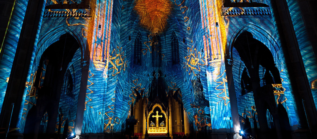 CASAMAGICA "Himmelskleid": Animierte Innenraumprojektion Mariendom Linz/Donau.