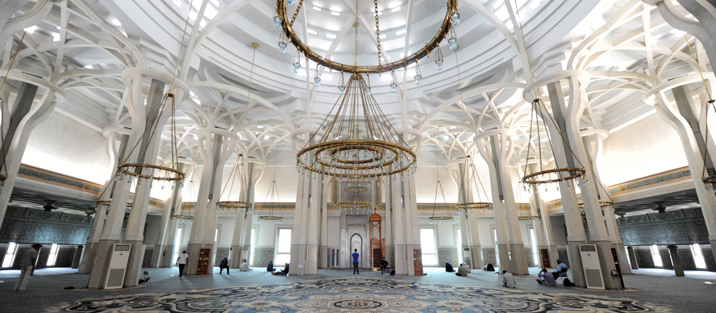 In Innenraum der römischen Moschee
