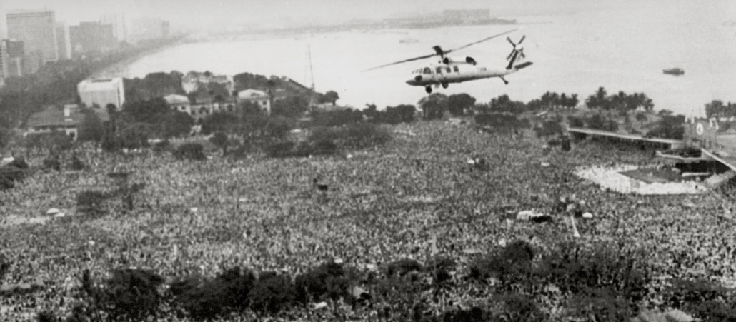 Papst Johannes Paul II. konnte bei der Weltjugendtags-Messe 1995 in Manila nicht am Gottesdienstort landen, weil Menschenmannsen den Hubschrauberlandeplatz überrannt hatten.