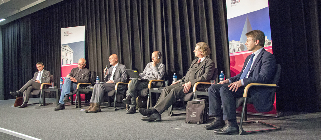 Diskutieren über die ethischen Dimensionen des Einsatzes von Drohnen (von links): Thomas R. Elßner, Harald J. Freyberger, Moderator Dr. Hilmar Linnenkamp, Daniel Statman, Stefan Oeter und Peter Rudolf.