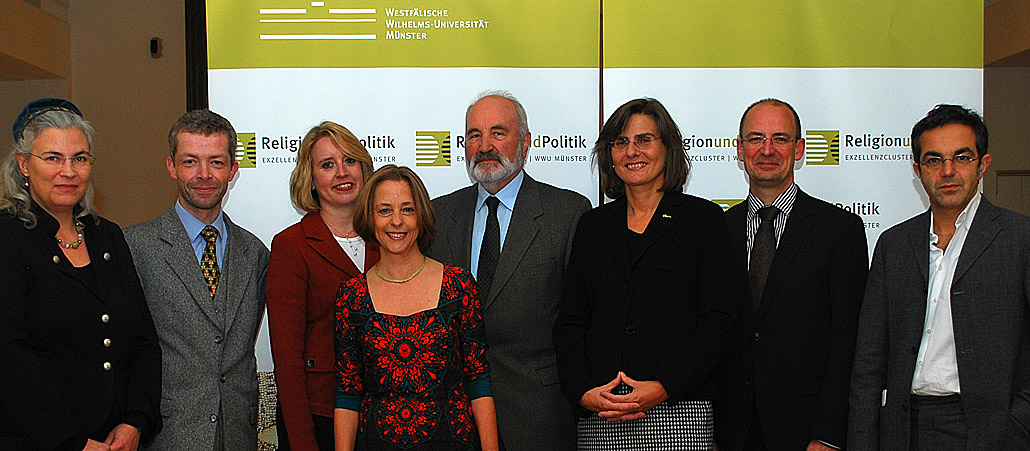 Elisa Klapheck, Prof. Dr. Fabian Wittreck, Katharina Jestaedt, Gisela Steinhauer, Prof. Dr. Franz-Josef Jakobi, Prof. Dr. Barbara Stollberg-Rilinger, Prof. Dr. Ulrich Willems und PD Dr. Navid Kermani (v.l.).