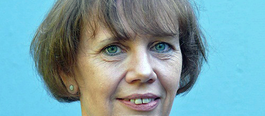 Elisabeth Strnad ist katholische Theologin und arbeitet hauptamtlich in der Hospizarbeit.