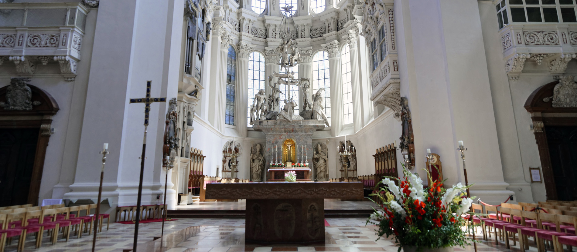Hoch- und Volksaltar im Passauer Dom