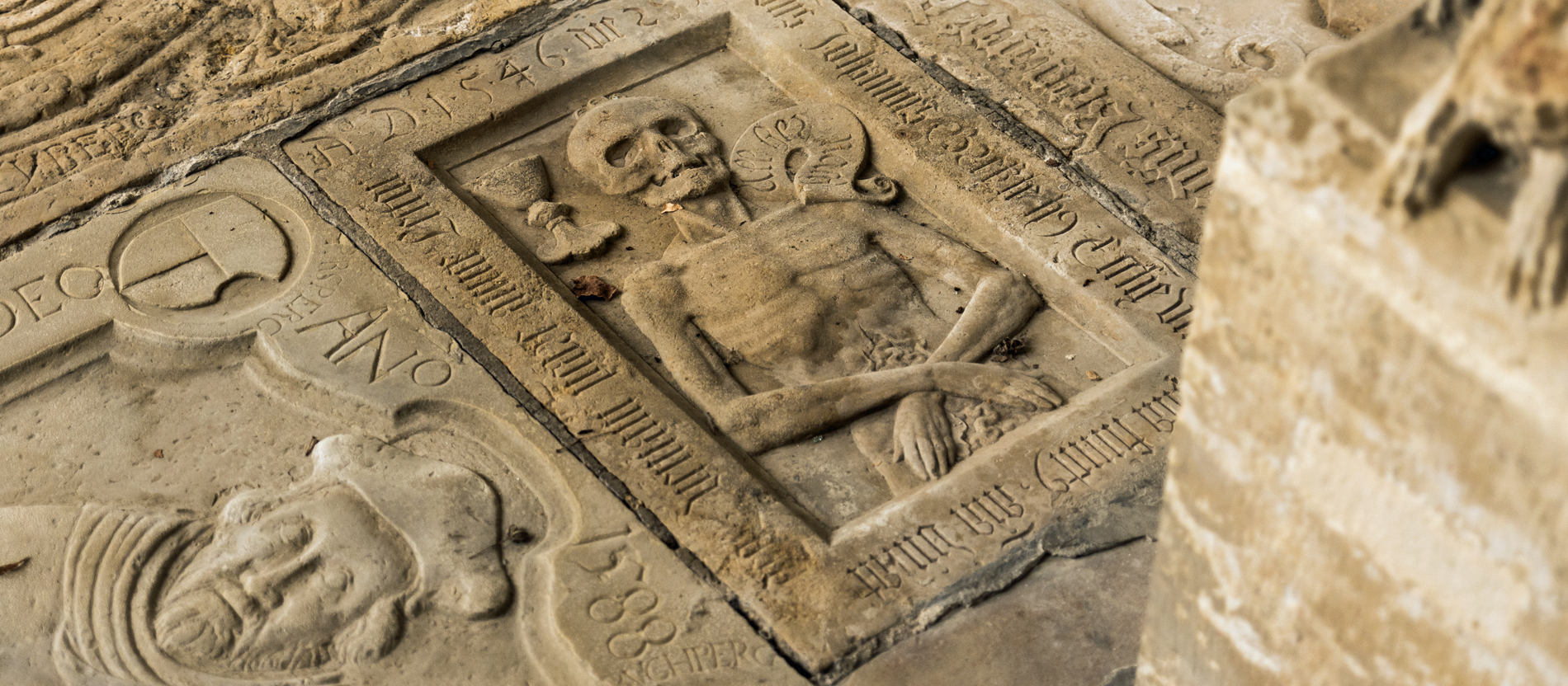 Grabplatten im Mortuarium des Doms zu Eichstätt