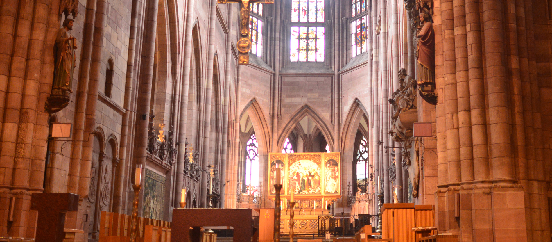 Innenansicht des Freiburger Münsters