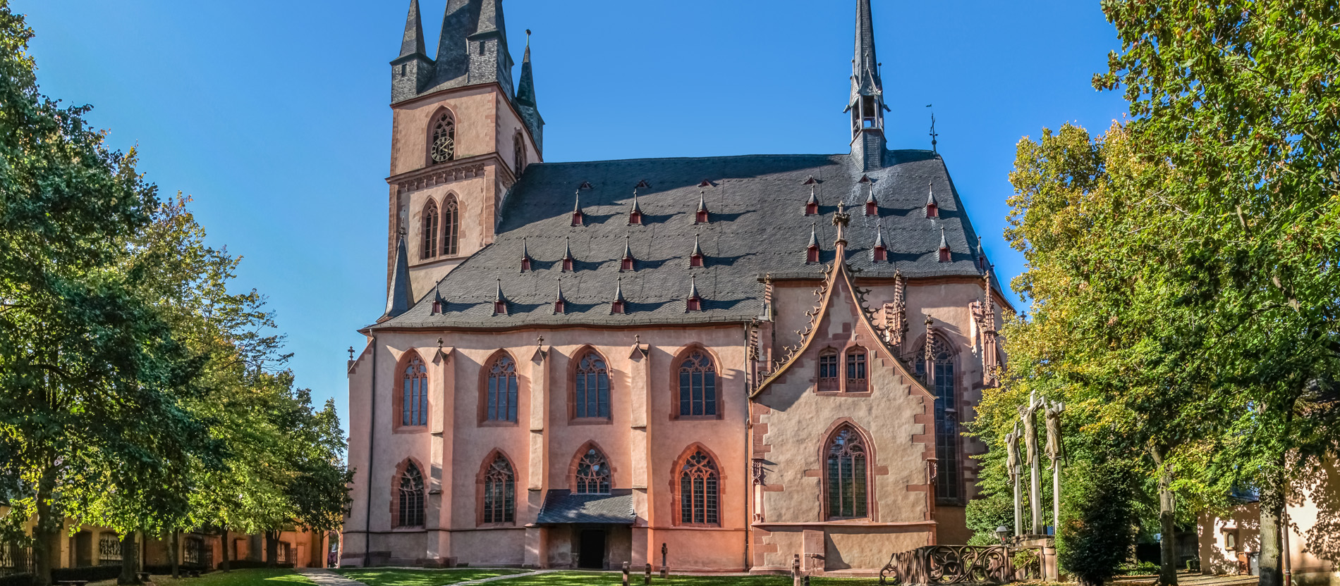 Die Kiedricher Kirche ist ein Paradebeispiel der Gotik.