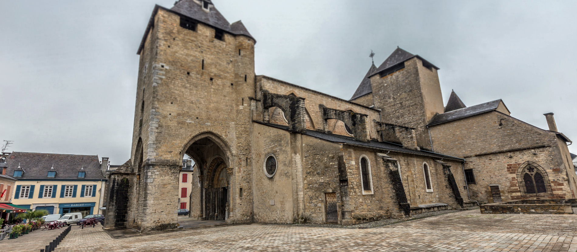 Auto rammt Kathedrale: Kreuze, Monstranzen und Kelche gestohlen