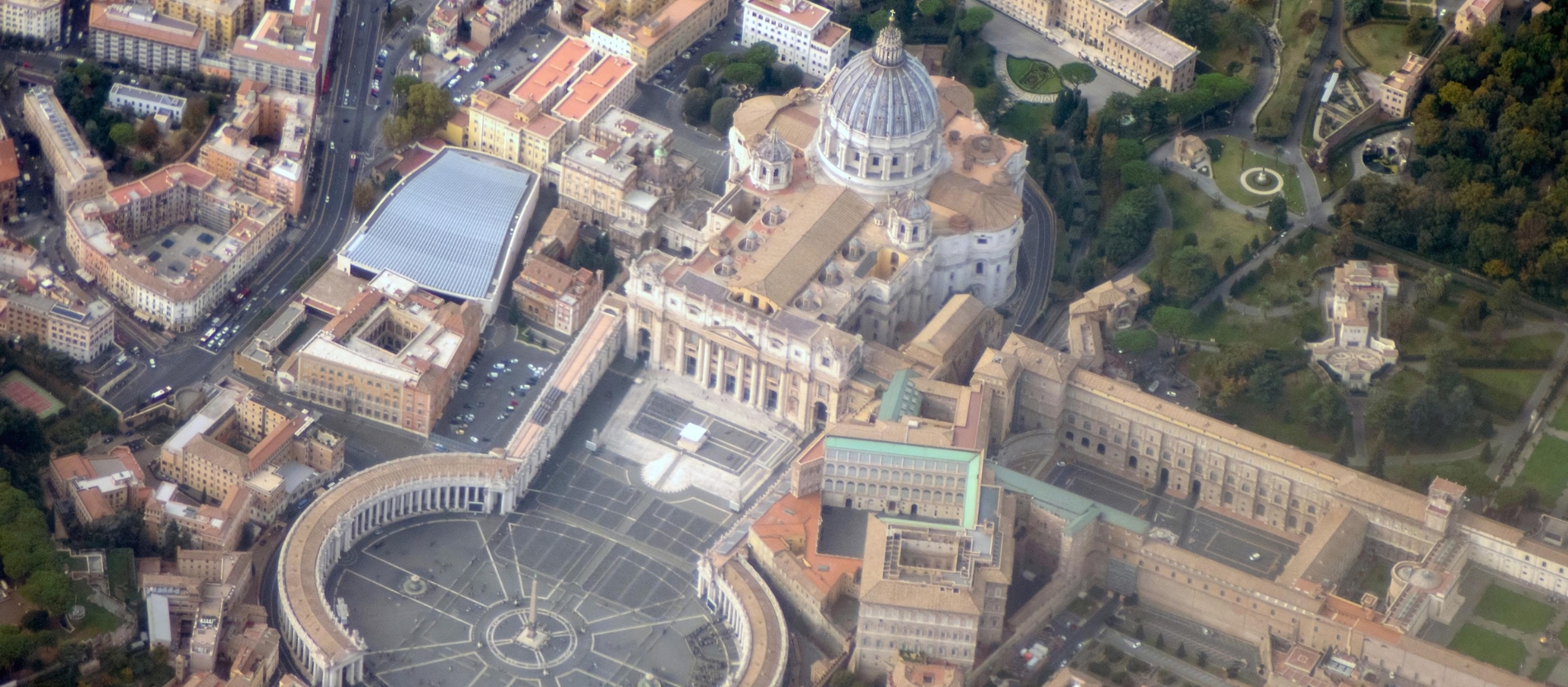 Luftaufnahme von Petersplatz, Petersdom und Vatikan