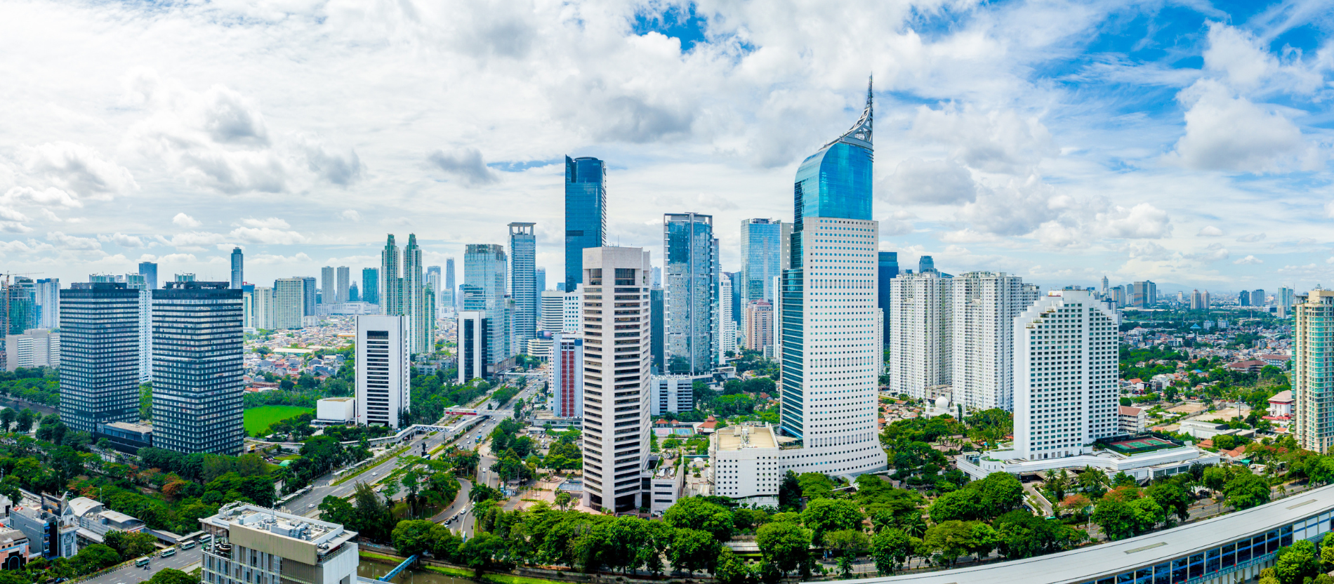 Die Skyline der Stadt Jakarta in Indonesien