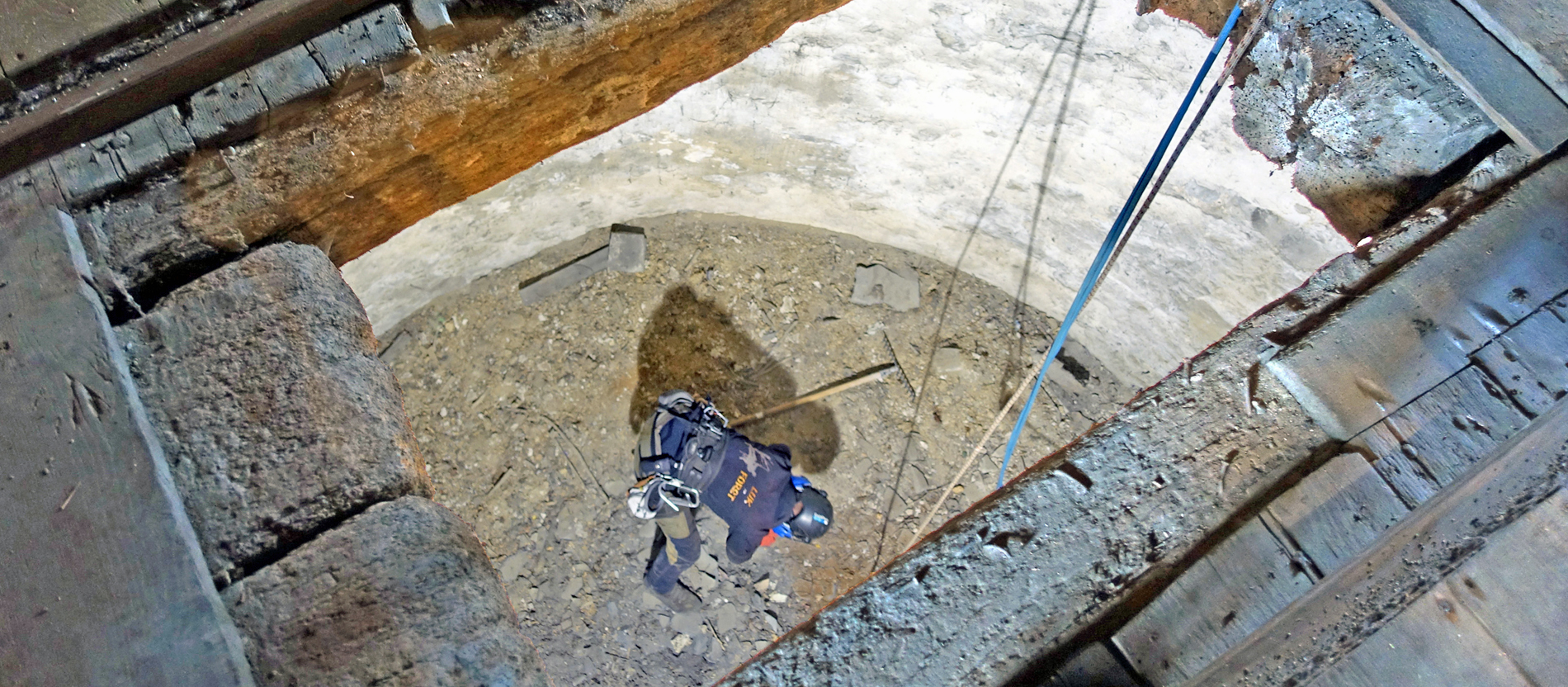 Kletterer glättet den Boden