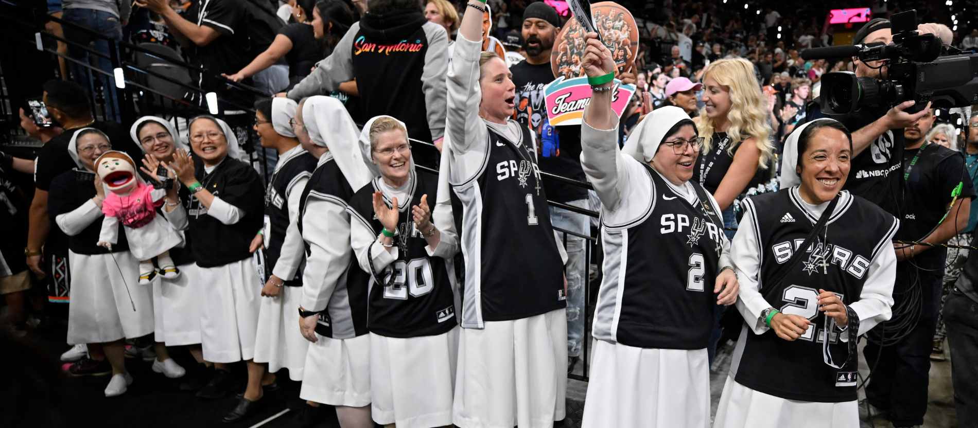 Die "Spurs Nuns" – Basketballverrückte Ordensfrauen