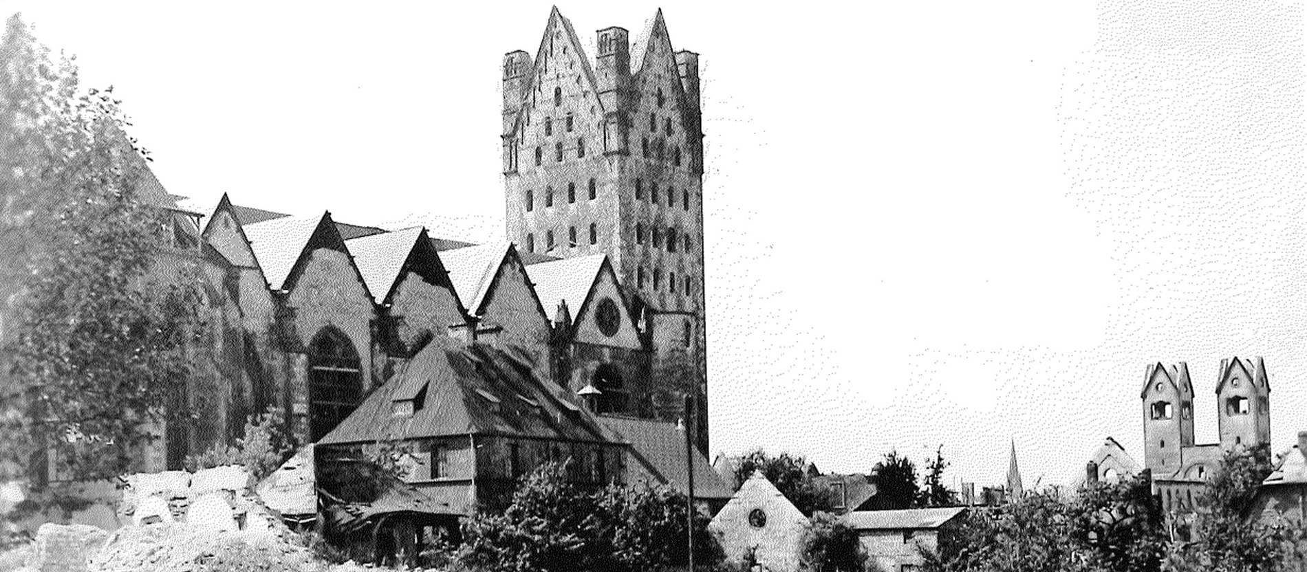 Münster und Paderborn im Jahr 1945: Wie die Dome ausbrannten