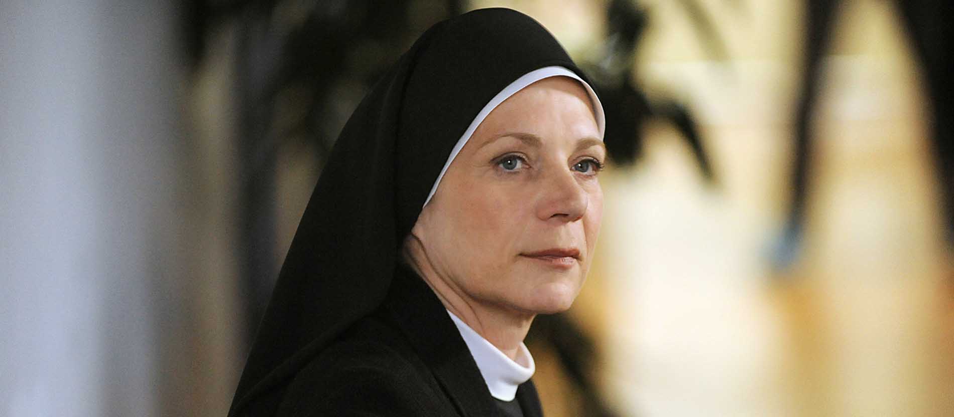 Nina Hoger spielt Oberin Theodora, die resolut die Führung des Ordens managt.