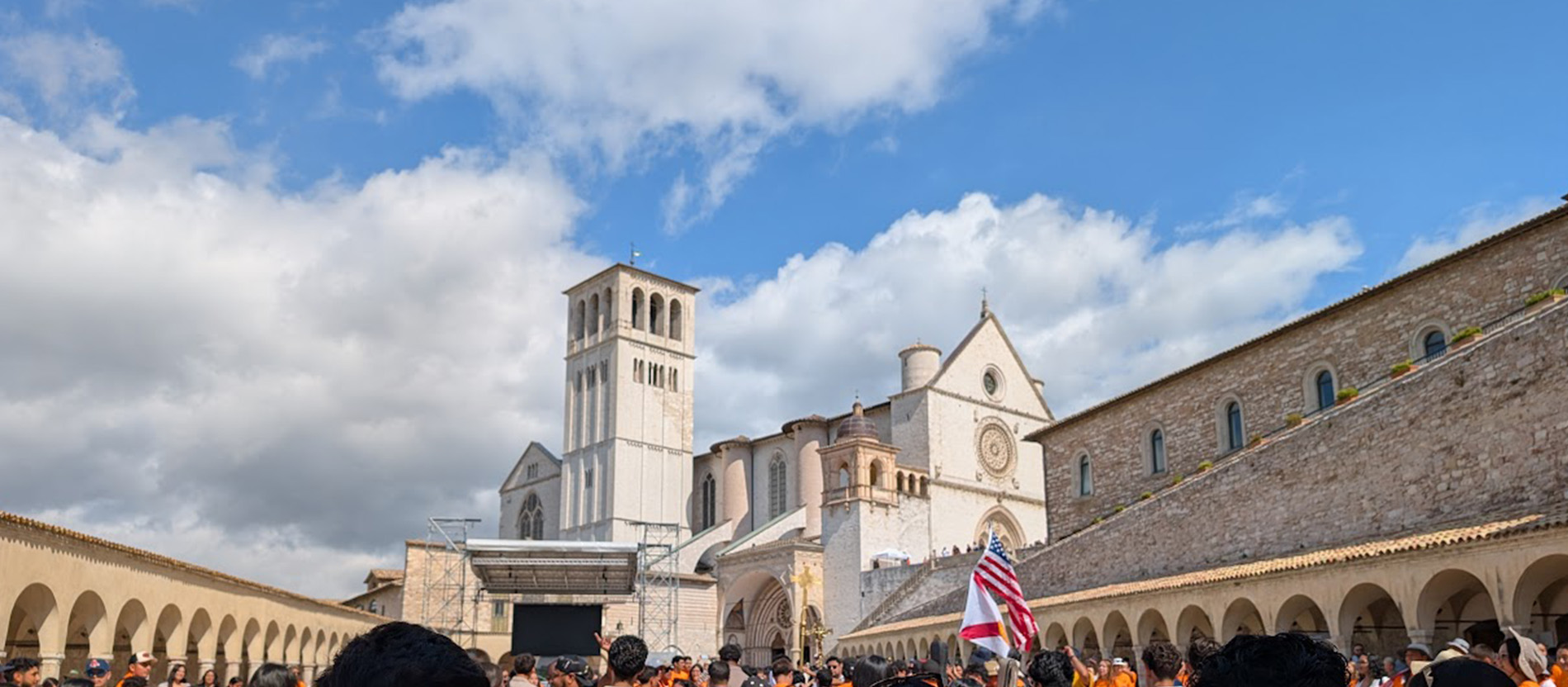 Tausende Pilger zur Reliquienverehrung in Assisi