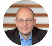 Christian Bauer ist Professor für Pastoraltheologie und Homiletik an der Katholisch-Theologischen Fakultät der Universität Innsbruck und Vorsitzender der Arbeitsgemeinschaft für Pastoraltheologie.