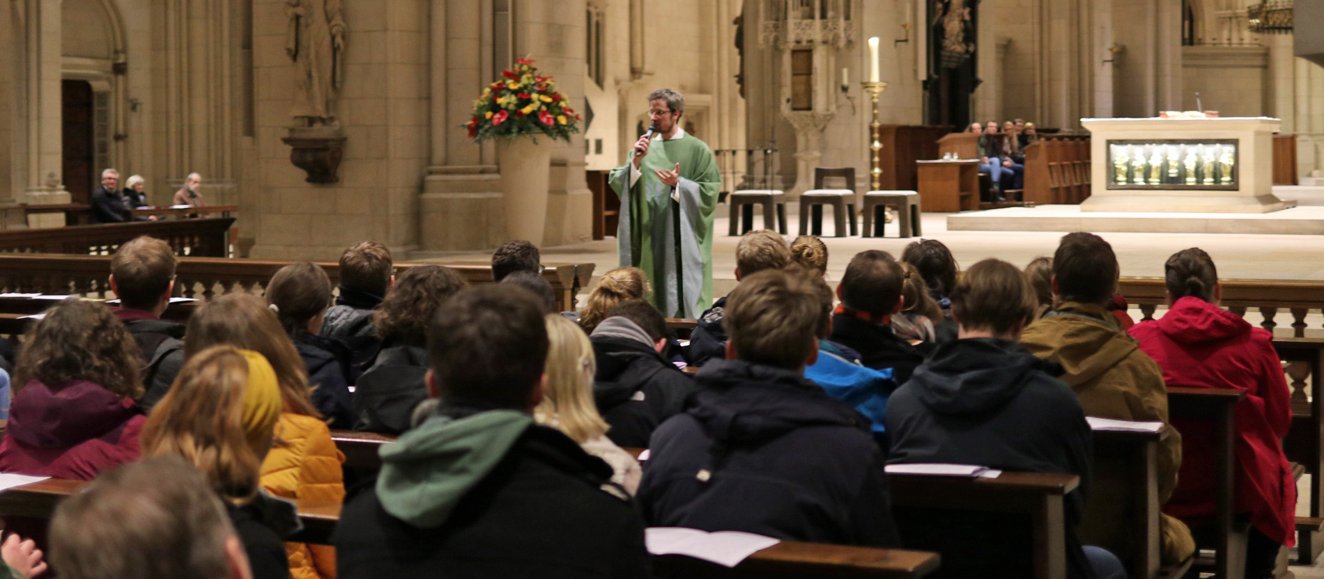 Michael Berentzen predigt beim Semesterabschlussgottesdienst im Dom