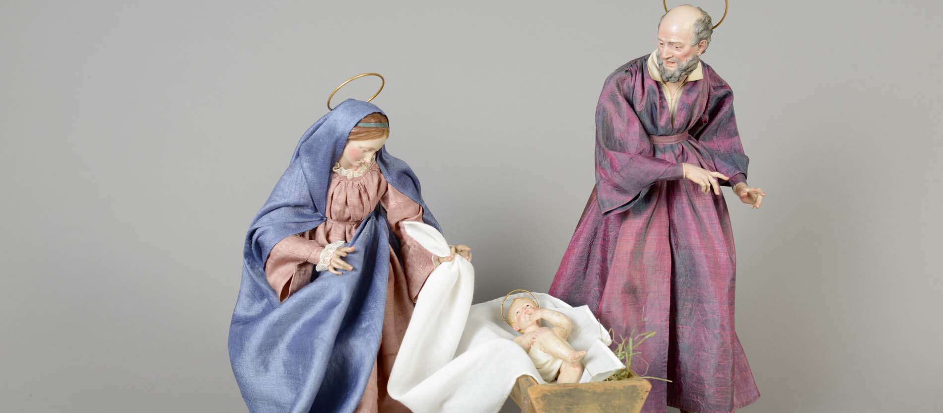 Die Krippenfiguren der Berliner St.-Hedwigskathedrale sind Maria, Josef und das Jesuskind.