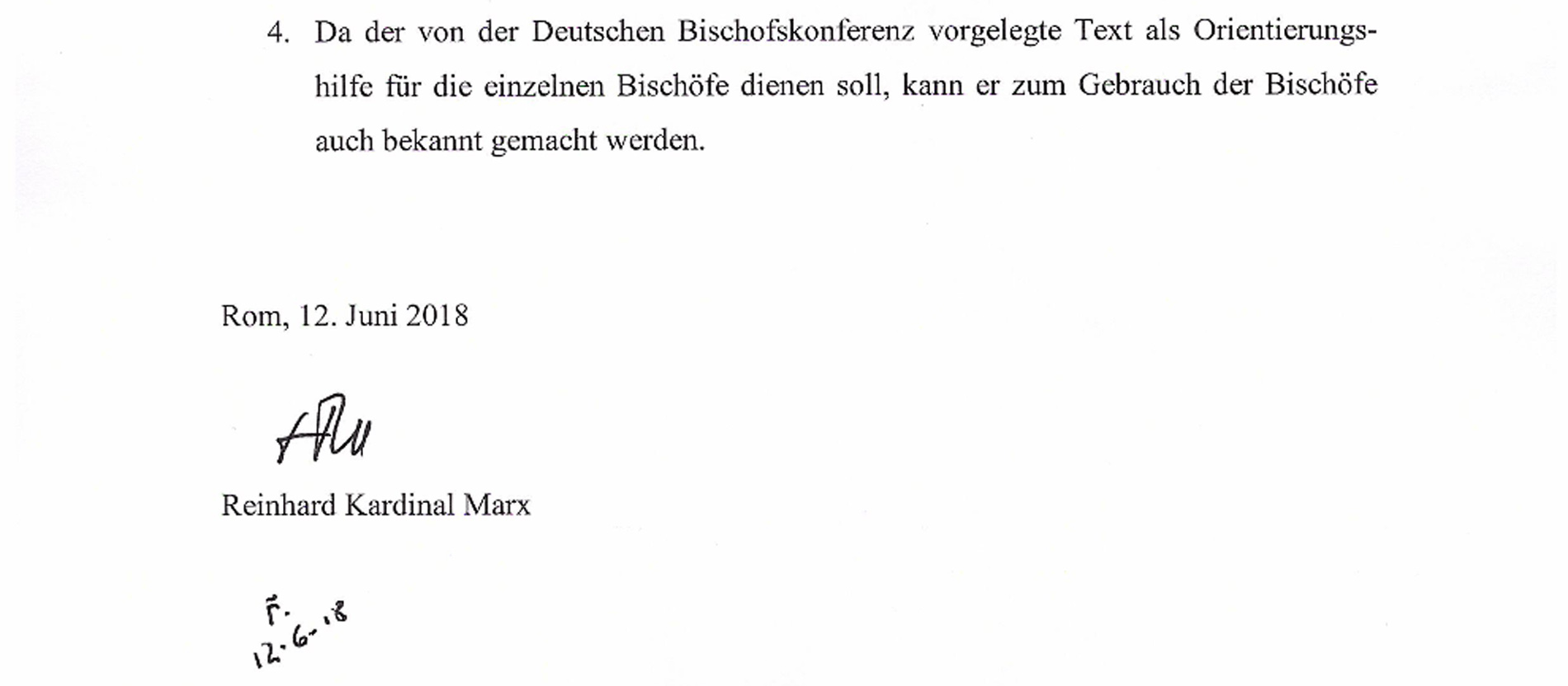 Die Paraphe von Papst Franziskus neben der Unterschrift von Kardinal Marx