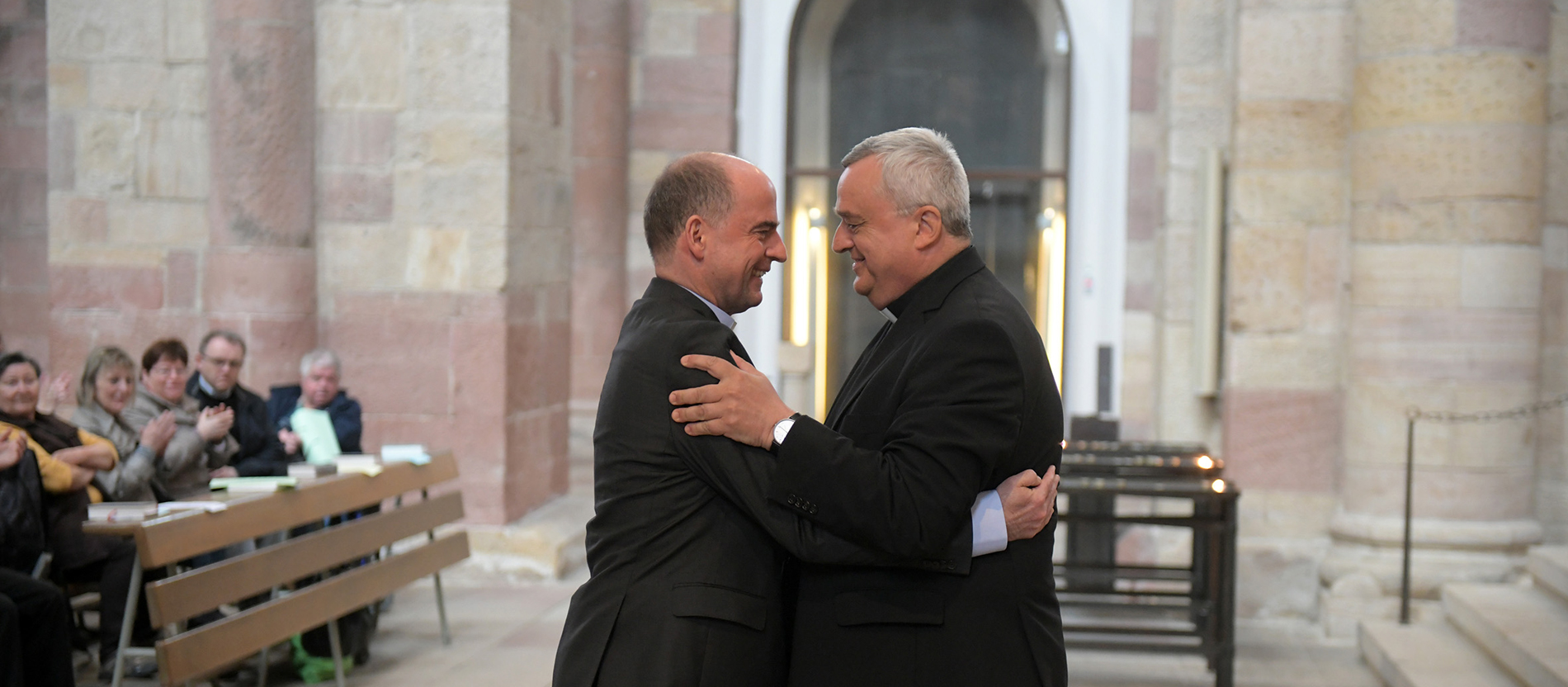 Mit einer Pontifikalvesper wurde der frühere Generalvikar Franz Jung (links) von Bischof Karl-Heinz Wiesemann aus dem Bistum Speyer verabschiedet.