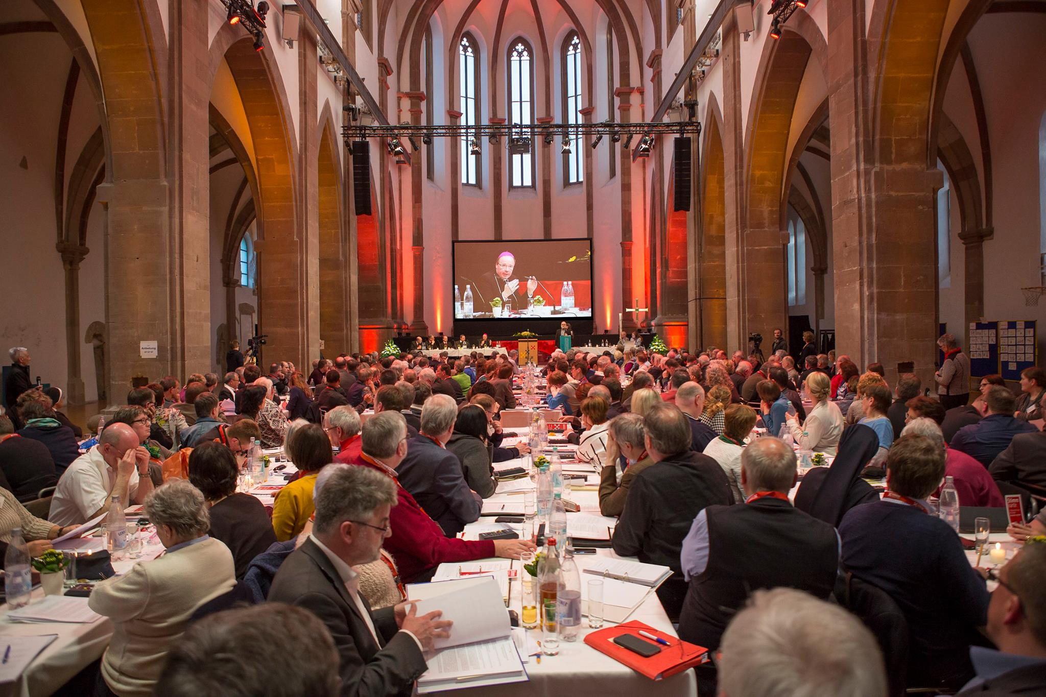 In der ehemaligen Propsteikirche St. Maximin in Bistum Trier fand die Bistumssynode statt.