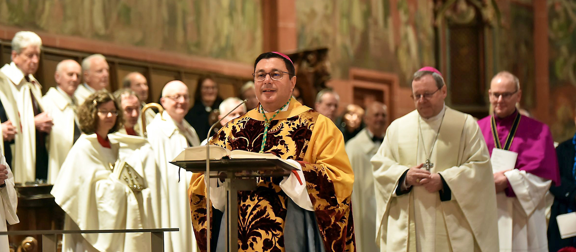 Bischof Vincenzo Viva beim traditionellen Karlsamt in seiner Heimatstadt Frankfurt am Main