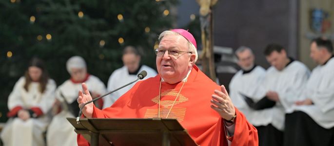 Weihbischof Otto Georgens bei einer Weihnachtspredigt
