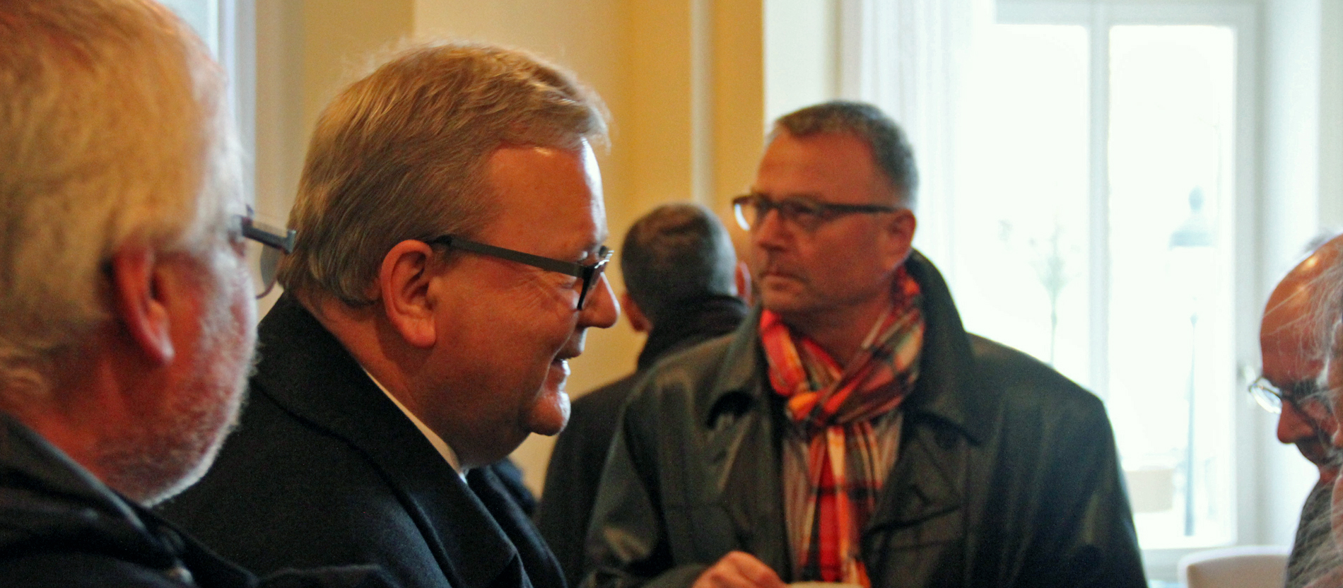 Bischof Bode begrüßt Teilnehmer
