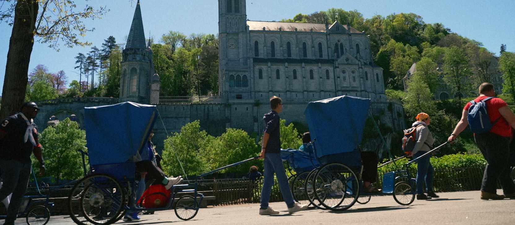 Viele Kranke pilgern nach Lourdes und hoffen auf Heilung