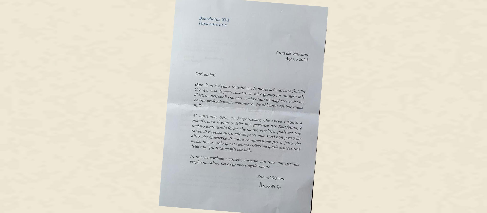 Ein Brief des emeritierten Papstes Benedikt XVI., in dem er sich für die Beileidsbekundungen und Genesungswünsche bedankt.