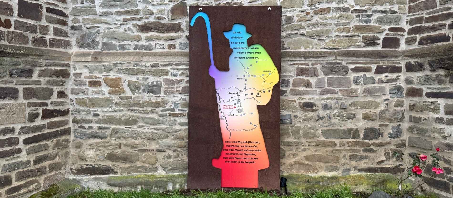 Das Kloster Beyenburg ist ein wichtiger Stützpunkt auf dem Jakobsweg durch Nordrhein-Westfalen, speziell auf dem Rheinischen und dem Westfälischen Jakobsweg.