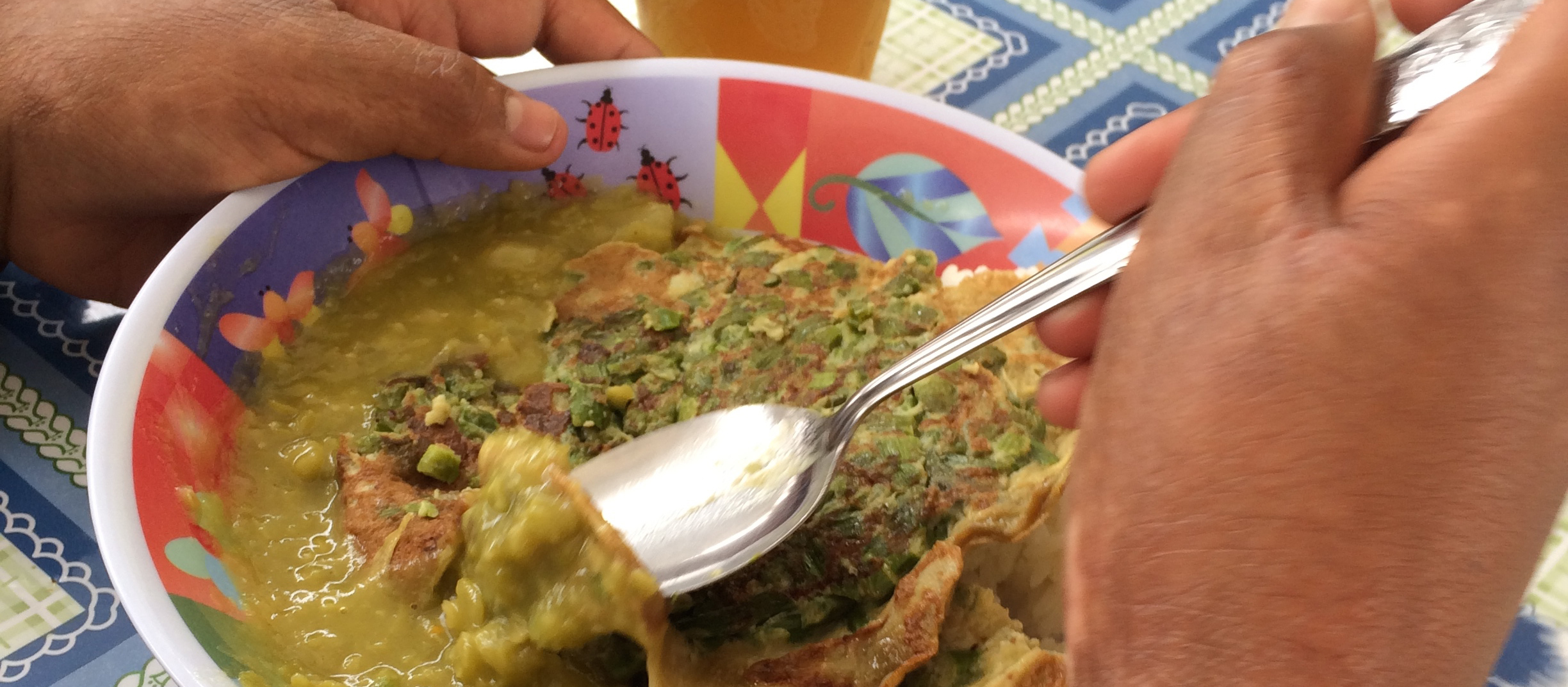 Eine Schale mit Eintopf.