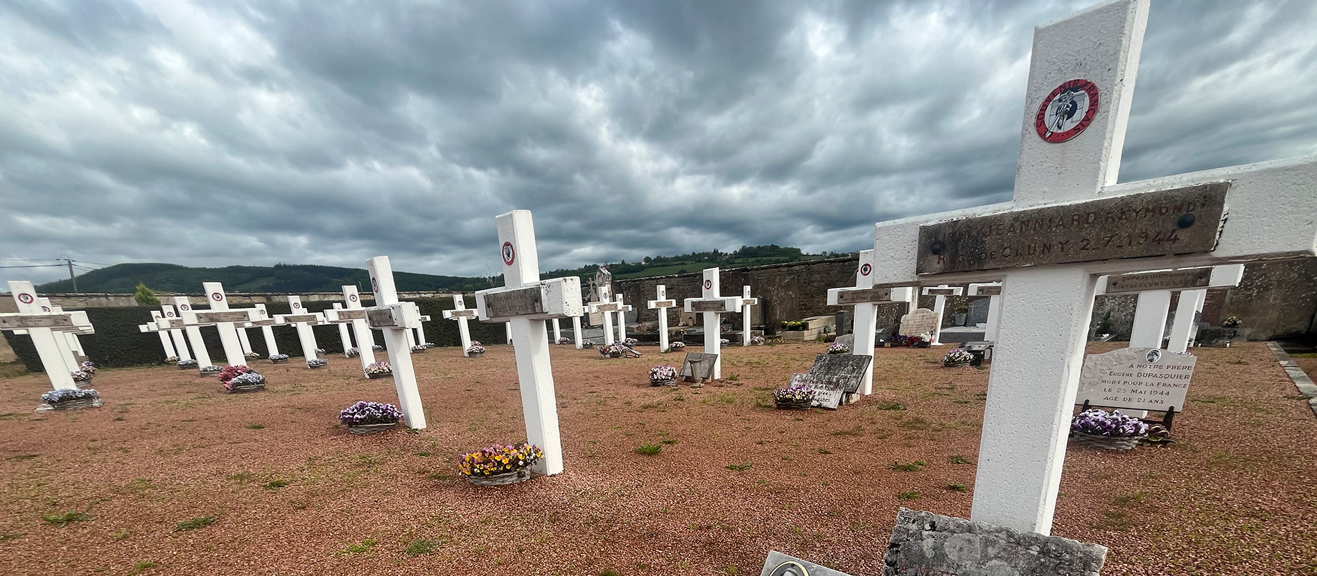 Gräber von Soldaten, die im Zweiten Weltkrieg fielen, auf dem Friedhof von Cluny.