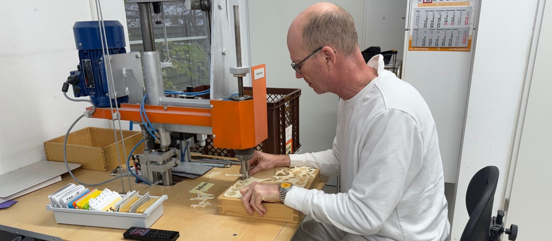 Ein Hostienbäcker zwischen Handwerk, Glaube und Existenzdruck